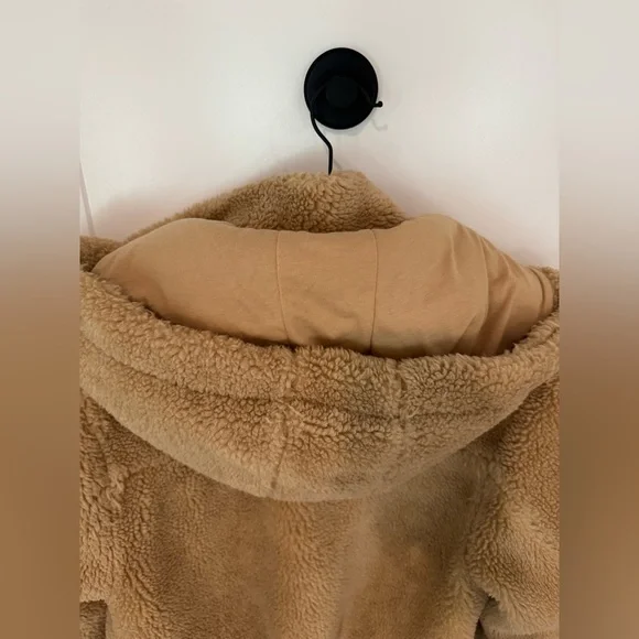 NWOT ALO FOXY SHERPA JACKET CAMEL SIZE SMALL SOLD OUT! - Picture 11 of 12